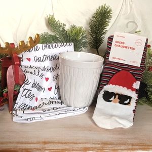 🎅🎄☕ Christmas Gift Bundle! Sweater mug, dish towel + Santa Socks